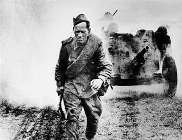 Sovětský  dělostřelec ve stepi.jpg